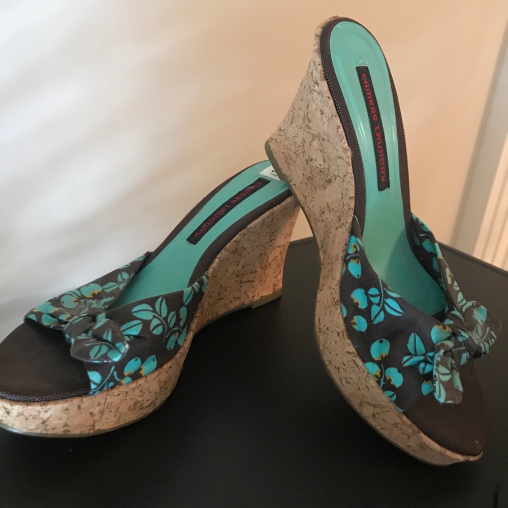 Women’s brand new Chinese Laundry wedges